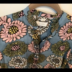 LOFT LIGHT COTTON TOP. BELL SLEEVES. SPLIT NECK.